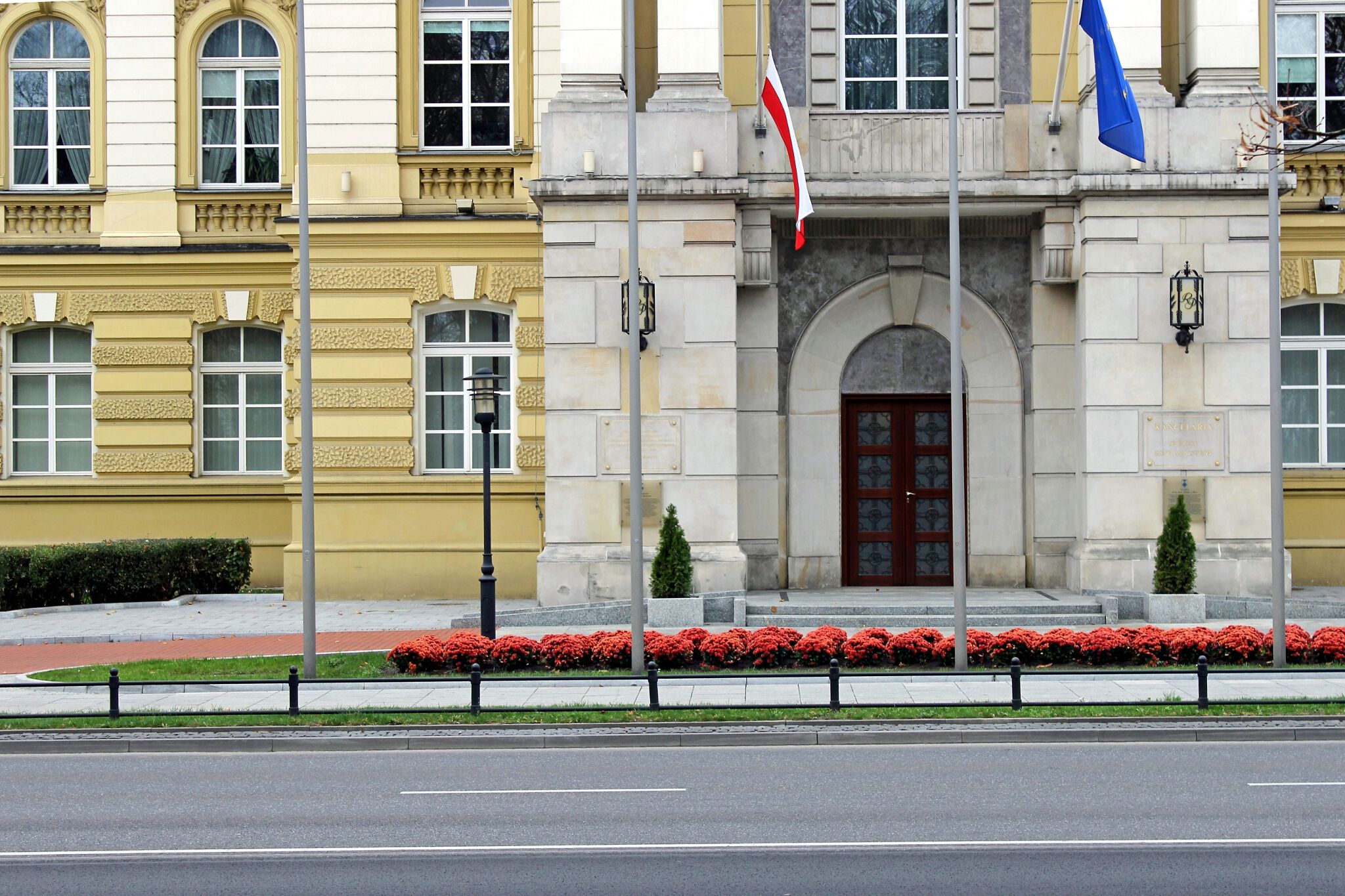 Podwyżki w Kancelarii Prezesa Rady Ministrów. Wiadomo, o ile wzrosną pensje pracowników