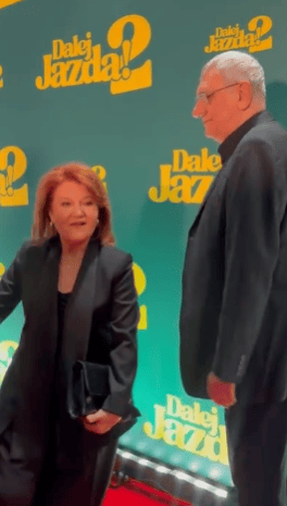 Mąż znanej polskiej aktorki stanął jak wryty. Odpaliła się na ściance