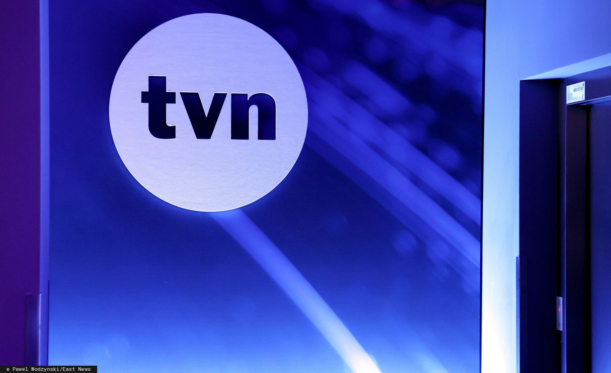 Agnieszka Chylińska z przystojnym mężczyzną na ściance. Ujawniamy, kogo czule obejmowała