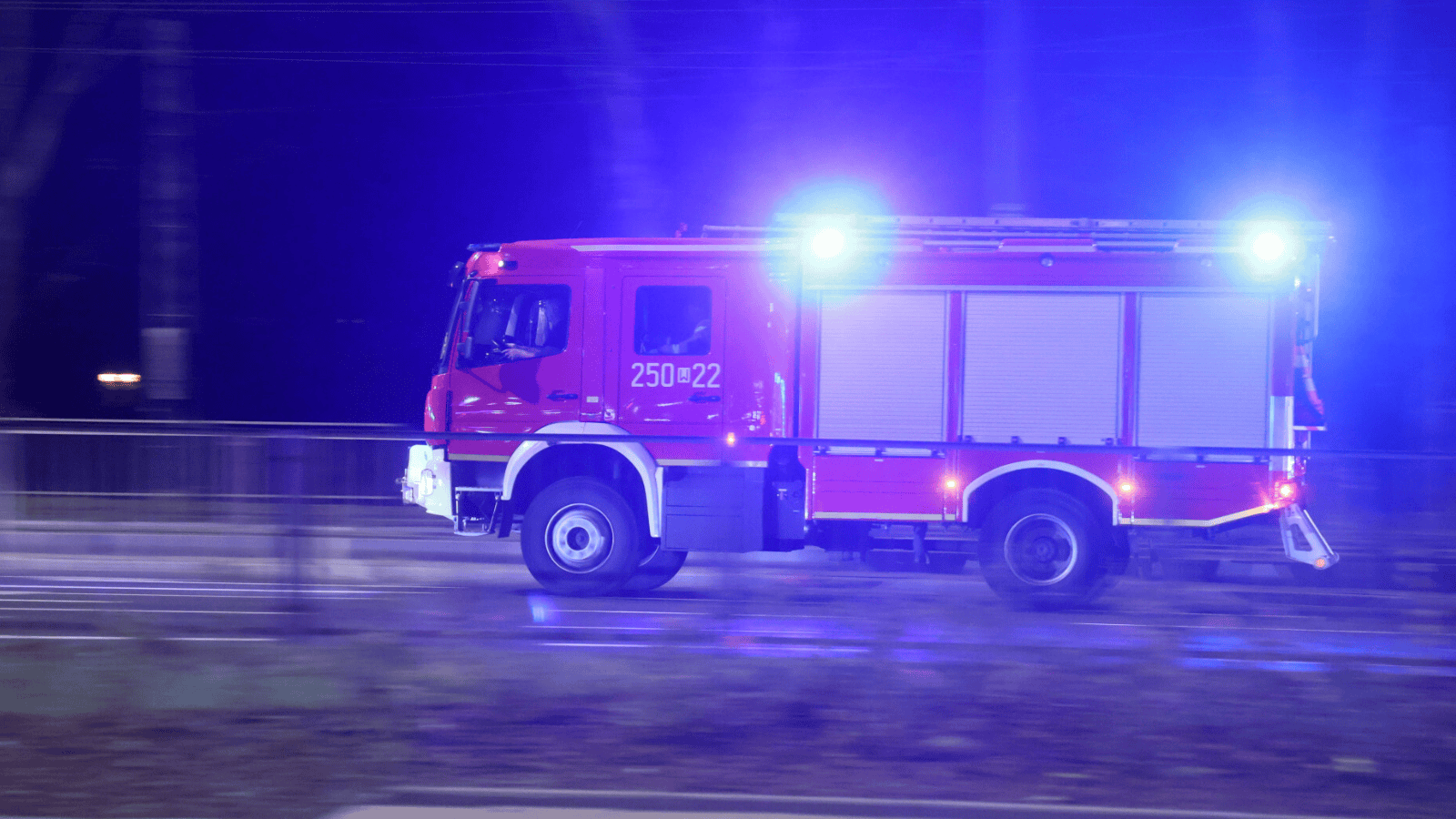 Nocny pożar bloku mieszkalnego w Łodzi. Cztery osoby w szpitalu, w tym dzieci