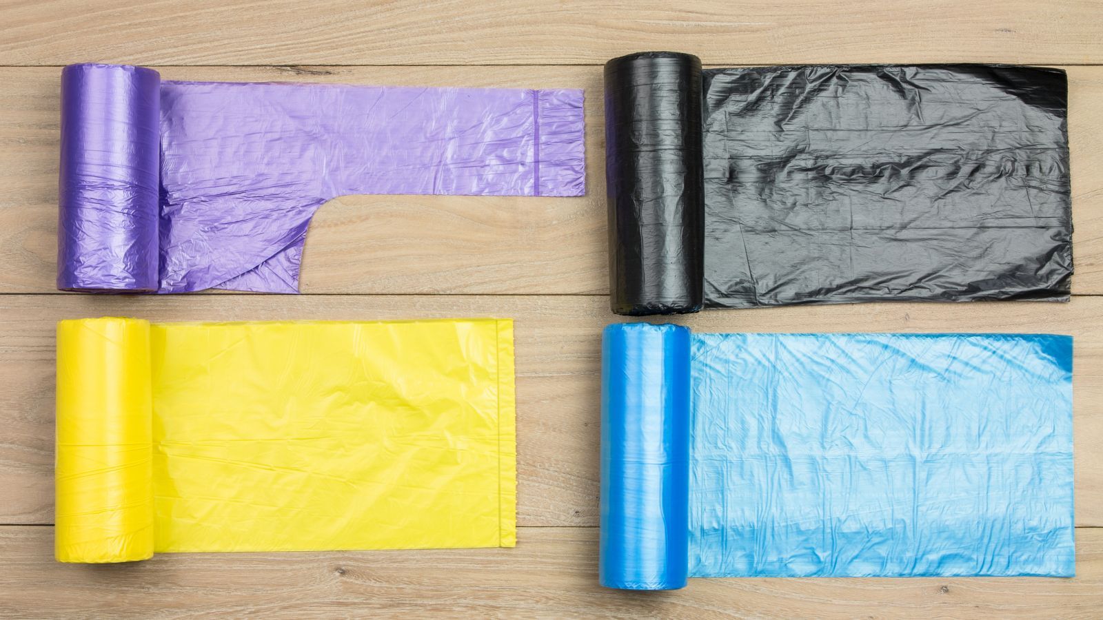 Rewolucja w segregacji śmieci, zaczęło się 1 stycznia. Przed domami fioletowe worki i kosze