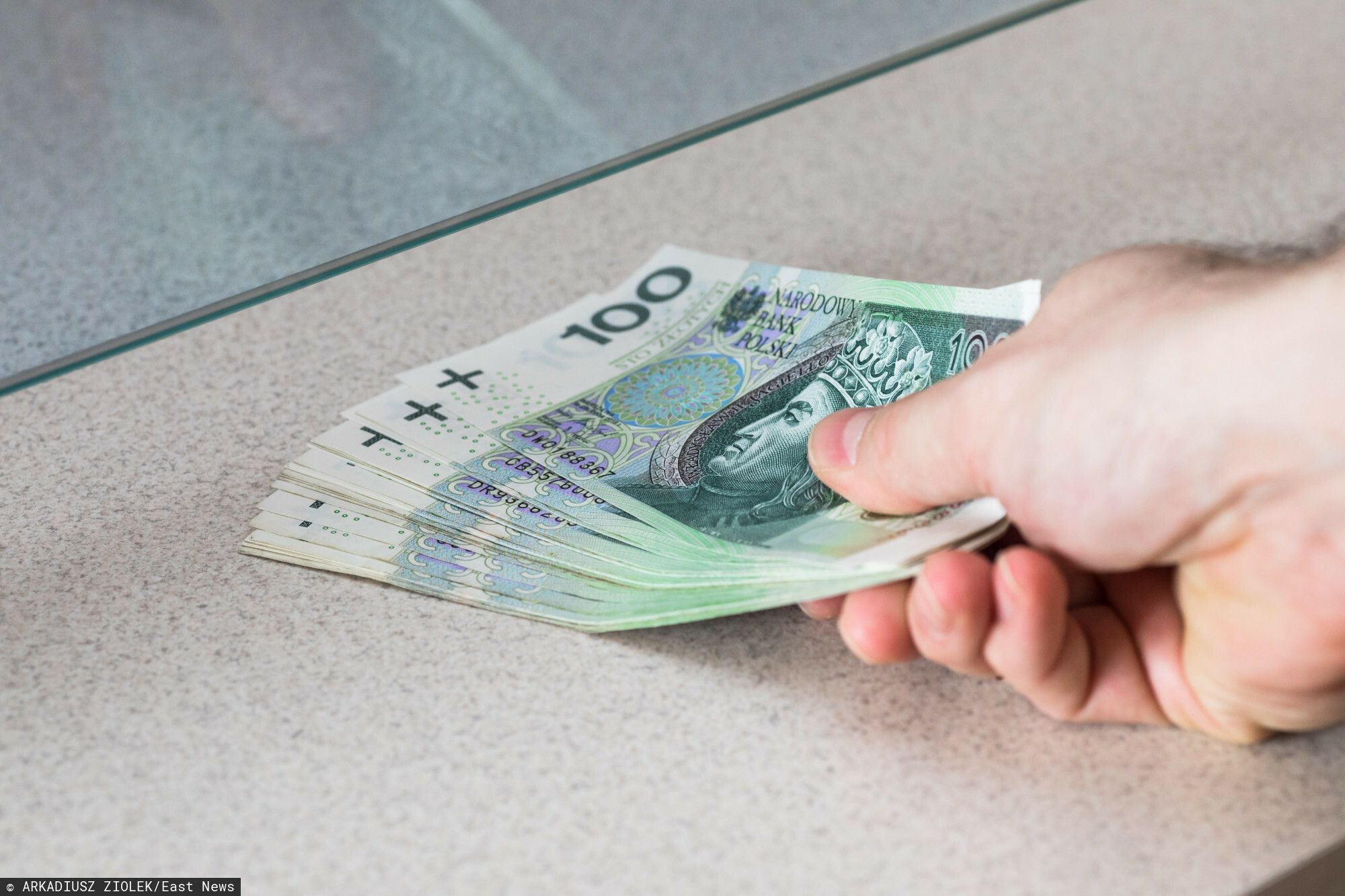 Tak przez lata miała oszukiwać pracownica banku. Śledczy mówią o wielkim procederze