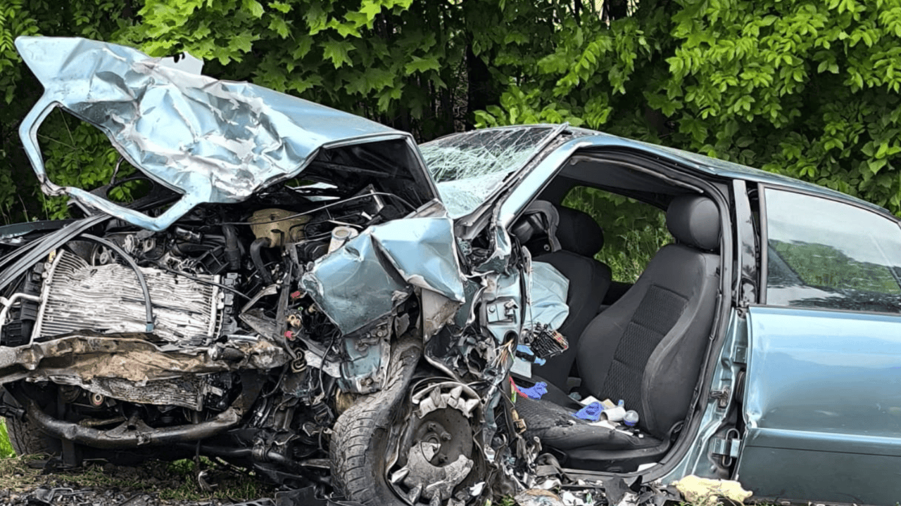 Nie żyją dwie osoby. Czołowe zderzenie, kierowcy nie mieli żadnych szans