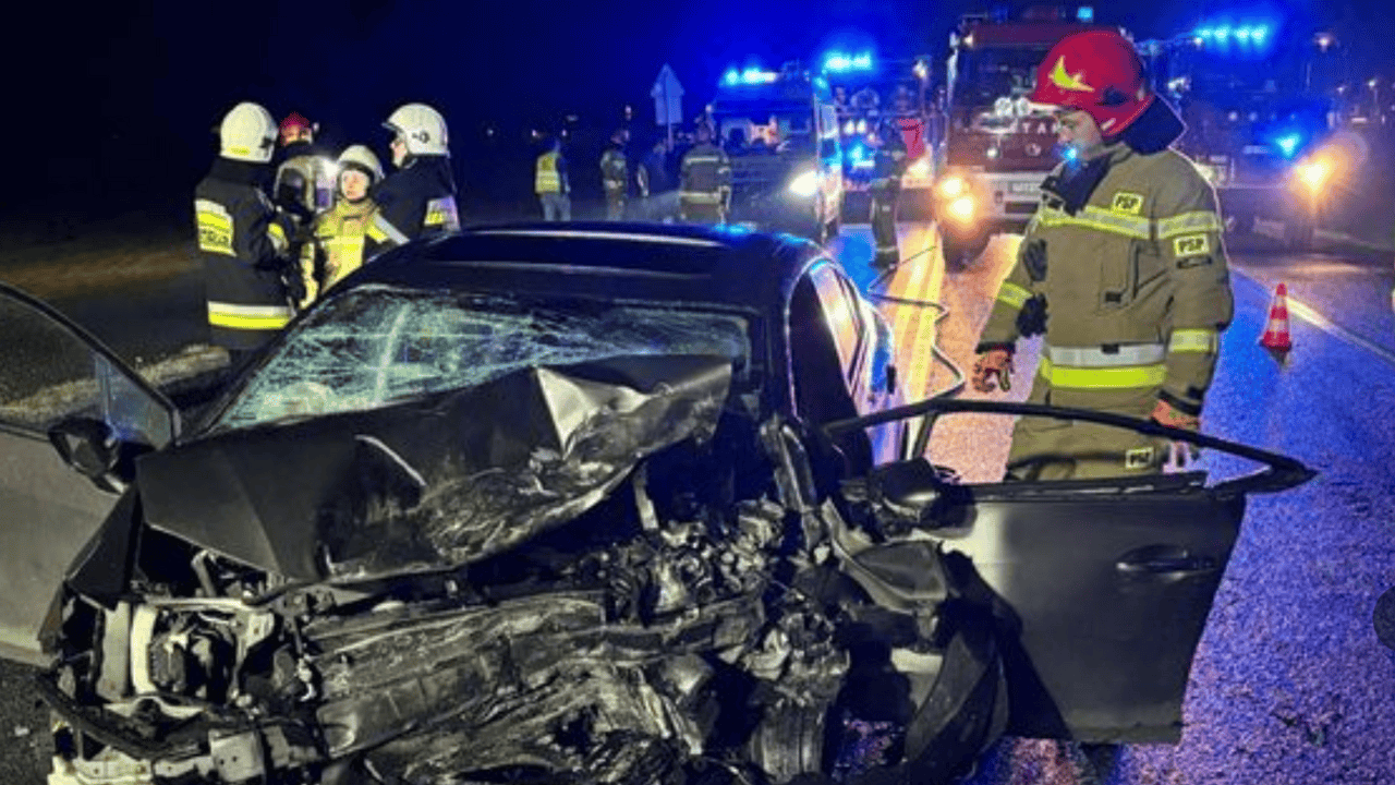 Tragiczny wypadek tuż przed Świętem Niepodległości. Nie żyje jedna osoba, druga walczy o życie