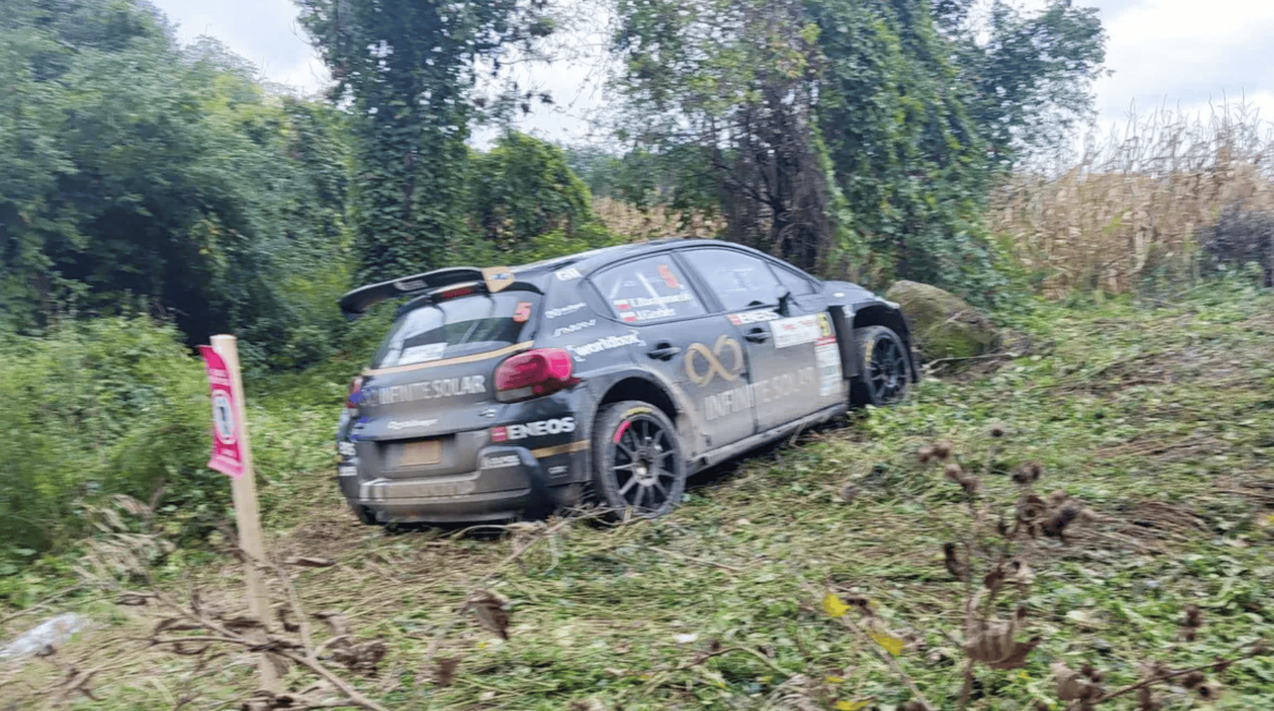 Dramat podczas rajdu w Polsce. Pędzący samochód uderzył w ludzi