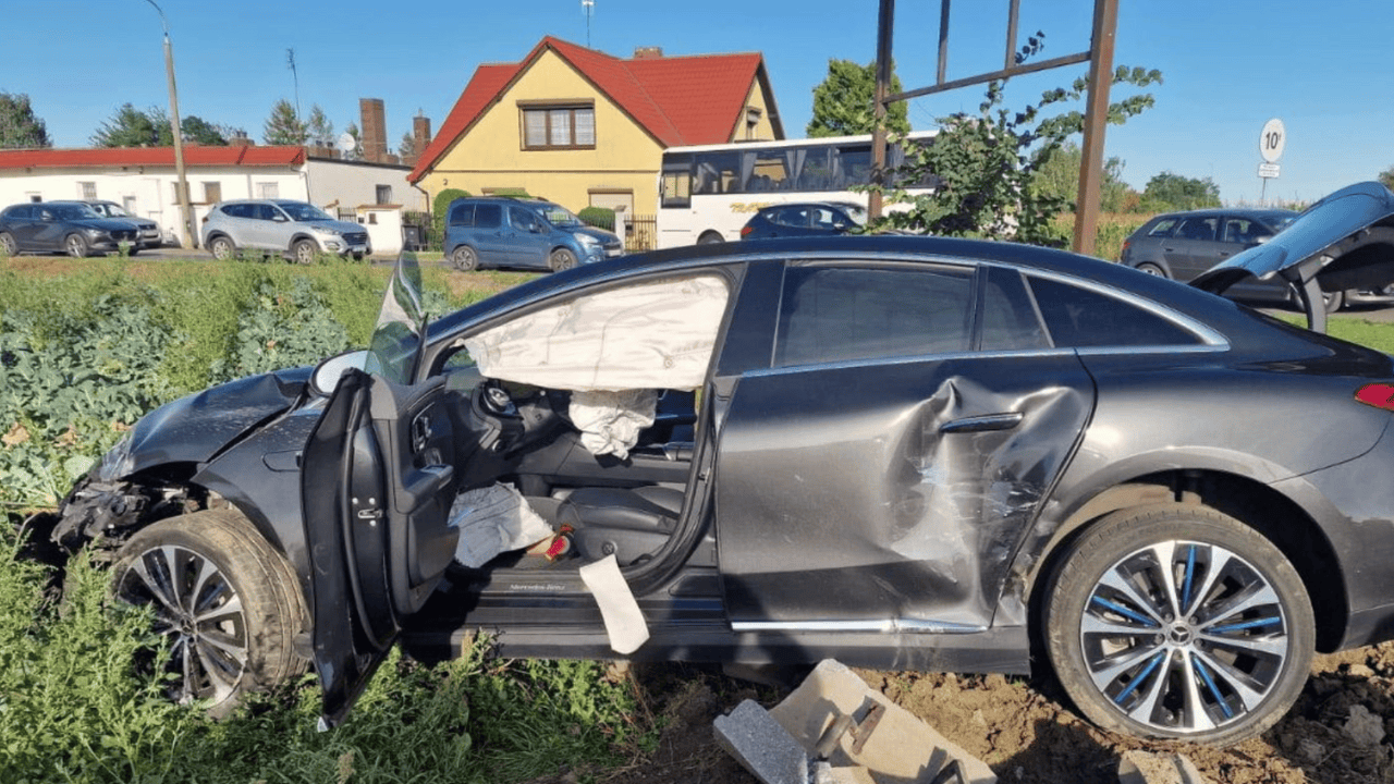 Poważny wypadek na polskiej trasie. Jednym z aut jechali znani aktorzy