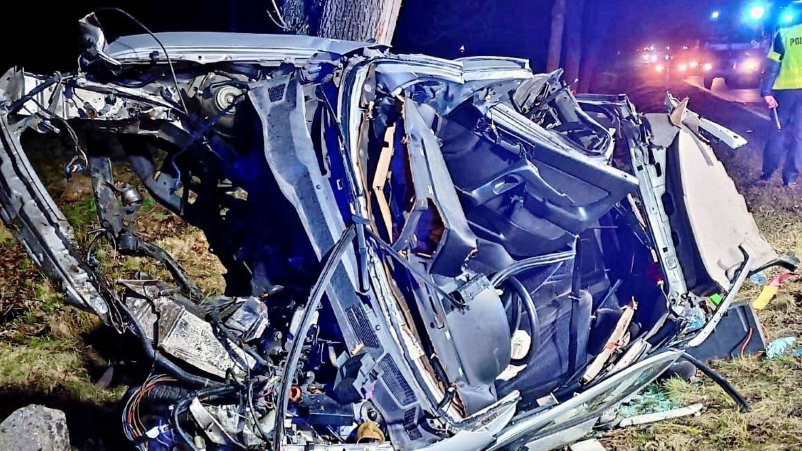 Samochód w strzępach, silnik wyrwało z pojazdu. Potworny wypadek na DK 94