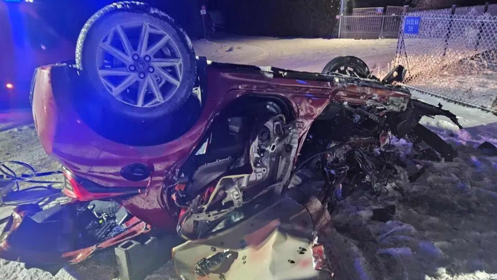 Tragedia pod Łodzią, nie żyje mężczyzna. Samochód w strzępach