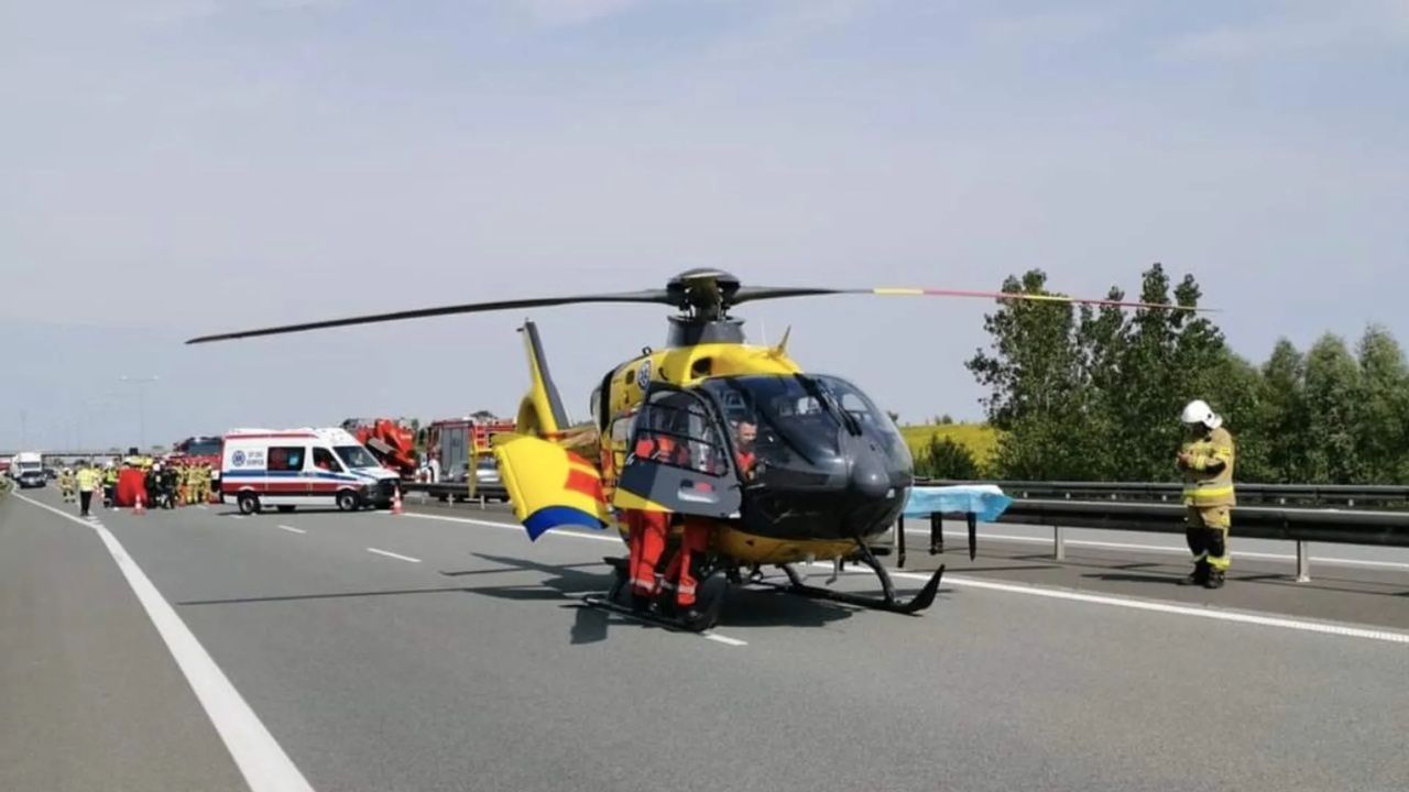 Nie pomógł choćby śmigłowiec LPR, tragedia na polskiej autostradzie. Nie żyje jedna osoba, wielu rannych