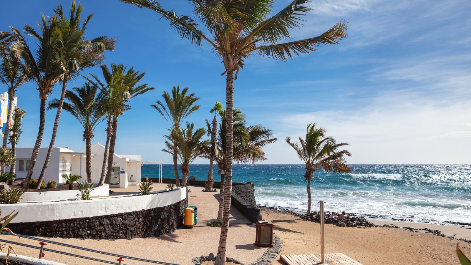 Najdroższe wakacyjne kierunki. Tutaj Polacy płacą najwięcej, a i tak latają na potęgę