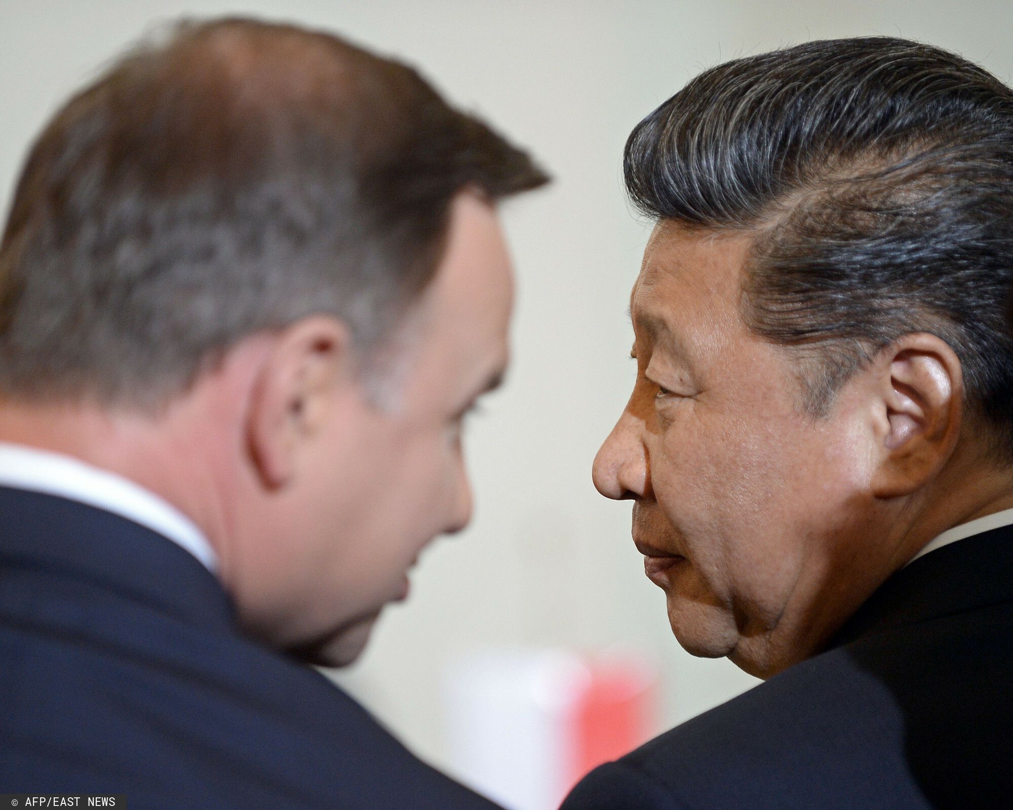 China's President Xi Jinping (R) talks to his Polish counterpart Andrzej Duda on June 20, 2016 at the presidential palace in Warsaw