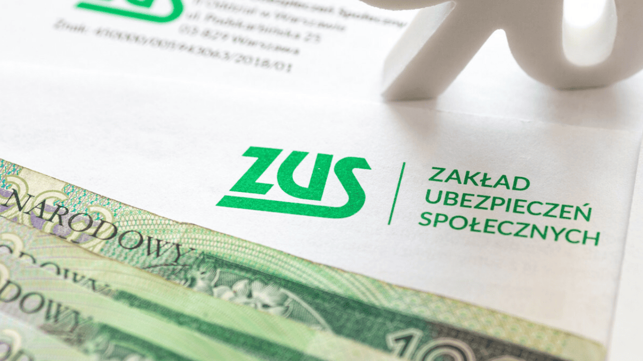 ZUS zarządał zwrotu 17 tysięcy zł z 800 plus. Powód budzi kontrowersje