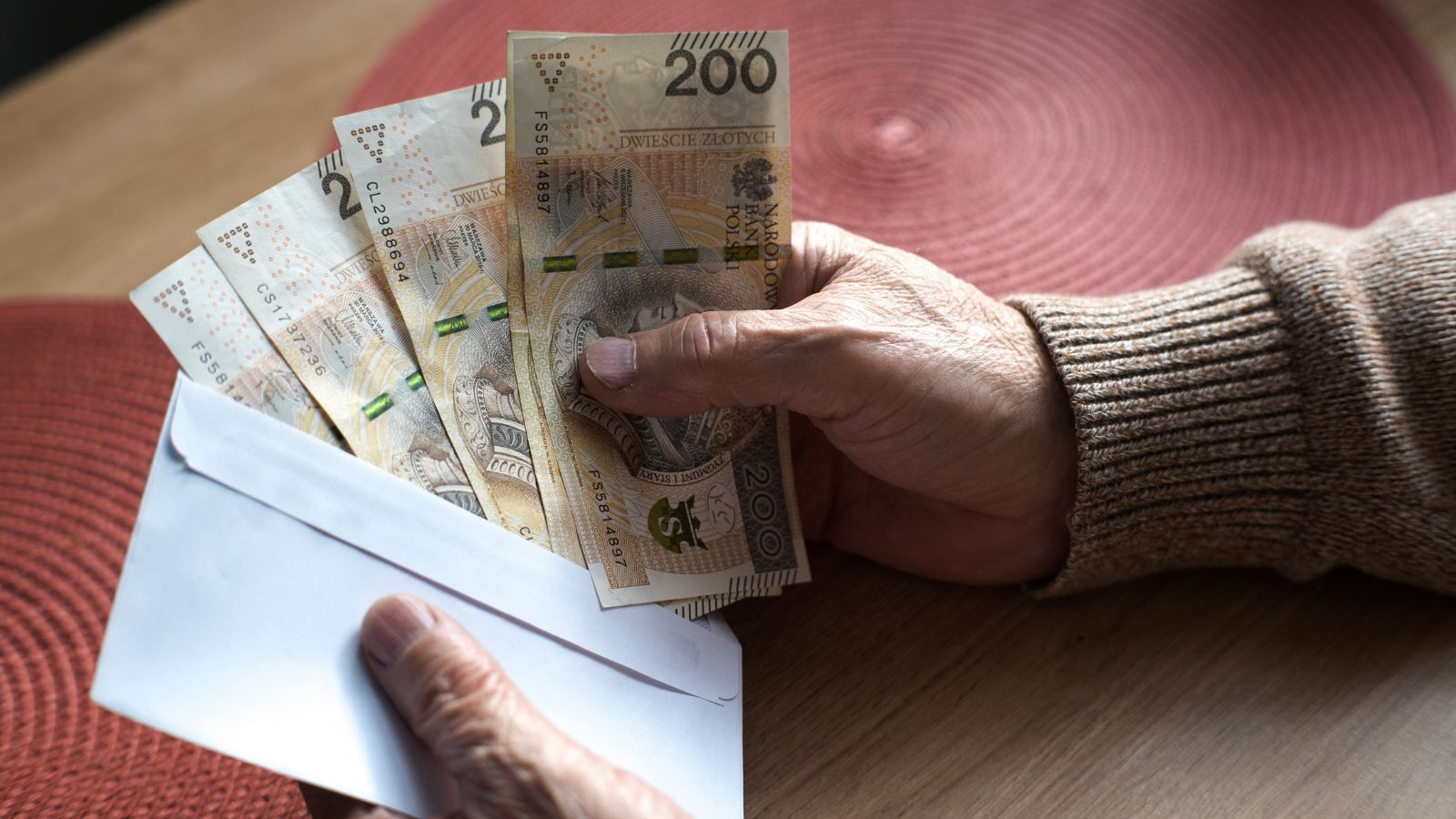 Pracowała 58 lat i 10 miesięcy. Zaskakujące, jaką emeryturę wyliczył jej ZUS
