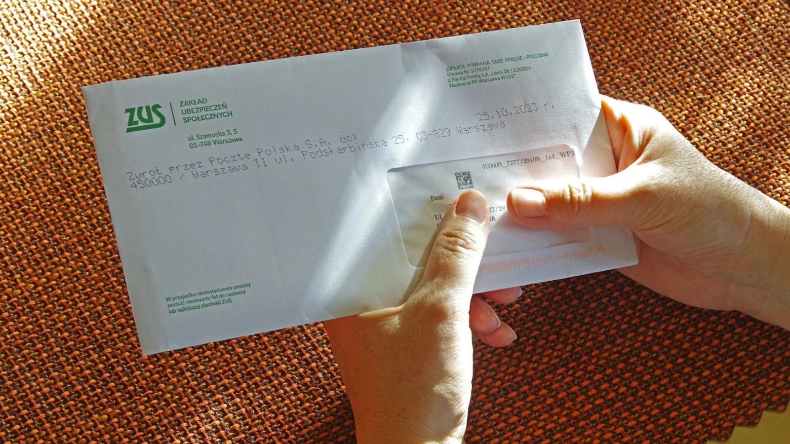 Emerycie, pilnuj listonosza. ZUS wyśle listy do milionów seniorów. W środku ważna wiadomość