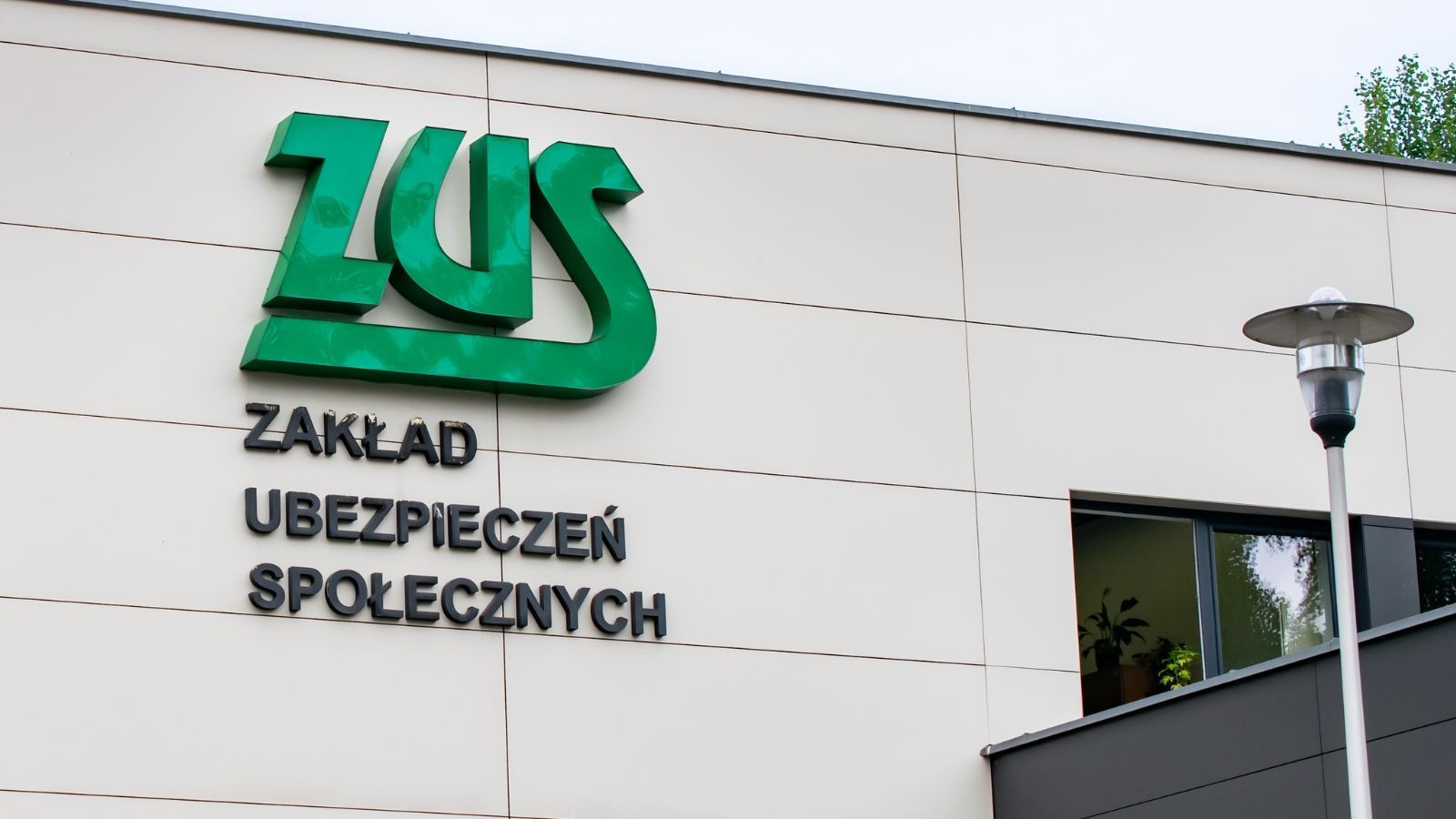 ZUS zasypany wnioskami. Polacy ruszyli po należne pieniądze