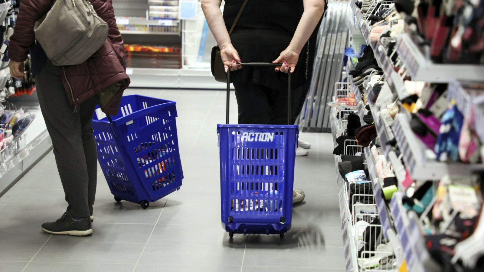 Kupują tanio w Action i sprzedają drogo na Vinted. Polacy robią biznes życia