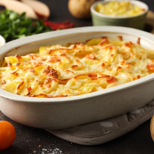 Taką zapiekankę robię co tydzień. Starcza na 2 dni i każdemu smakuje 