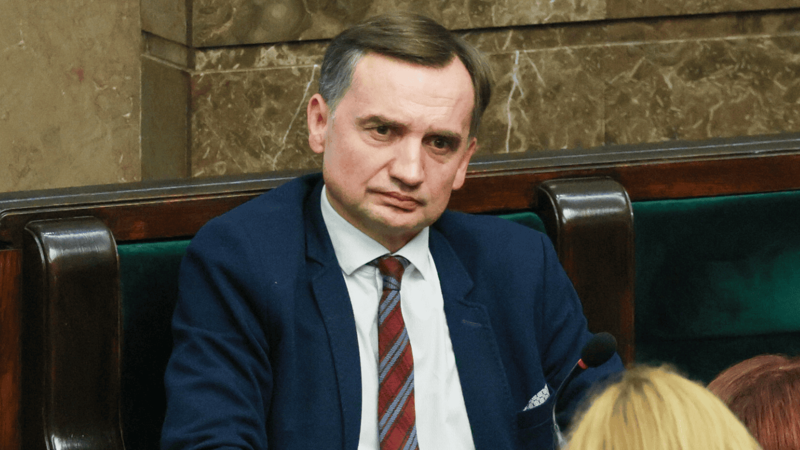 Kibice zwrócili się do Ziobry. Transparenty na stadionie