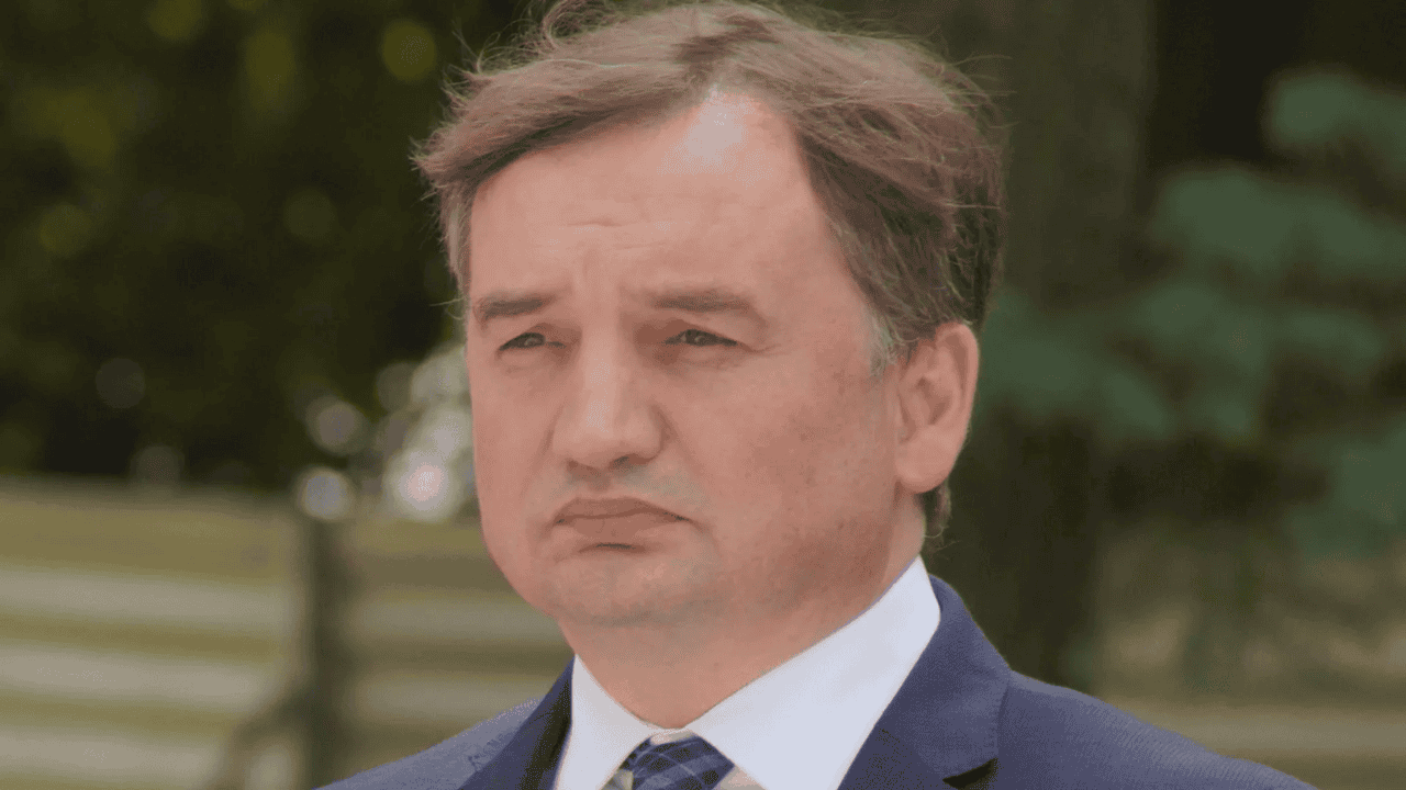 Policja przed domem Zbigniewa Ziobry. O 6 rano zapukali do jego drzwi