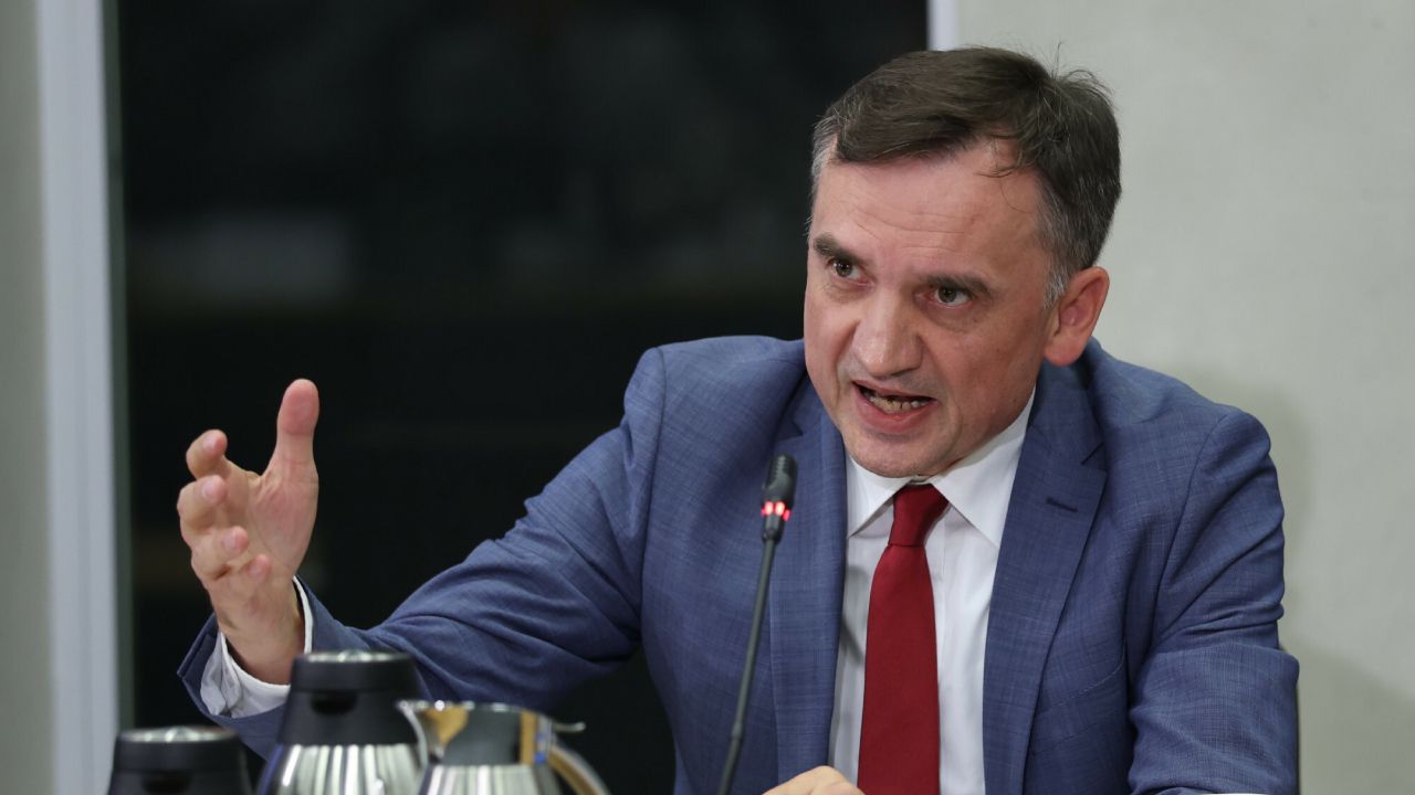 Pościg w toku, a Ziobro nagle gotów do negocjacji. Taki układ zaproponował prokuraturze