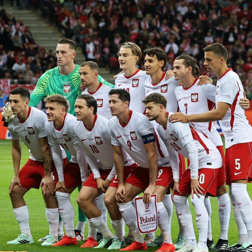 Poruszające sceny tuż przed meczem Polska - Bośnia. Kibice i piłkarze mieli łzy w oczach 