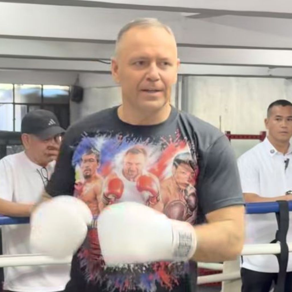 Karol Nawrocki wskoczył na ring i zaczął boksować. Takie sceny podczas wizyty na Filipinach