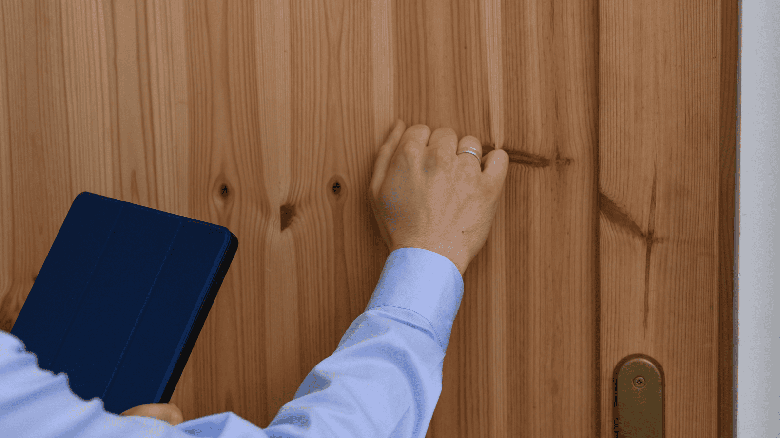 ZUS może zapukać także do twoich drzwi, jeśli jesteś na L4. Przychodzą w te dni