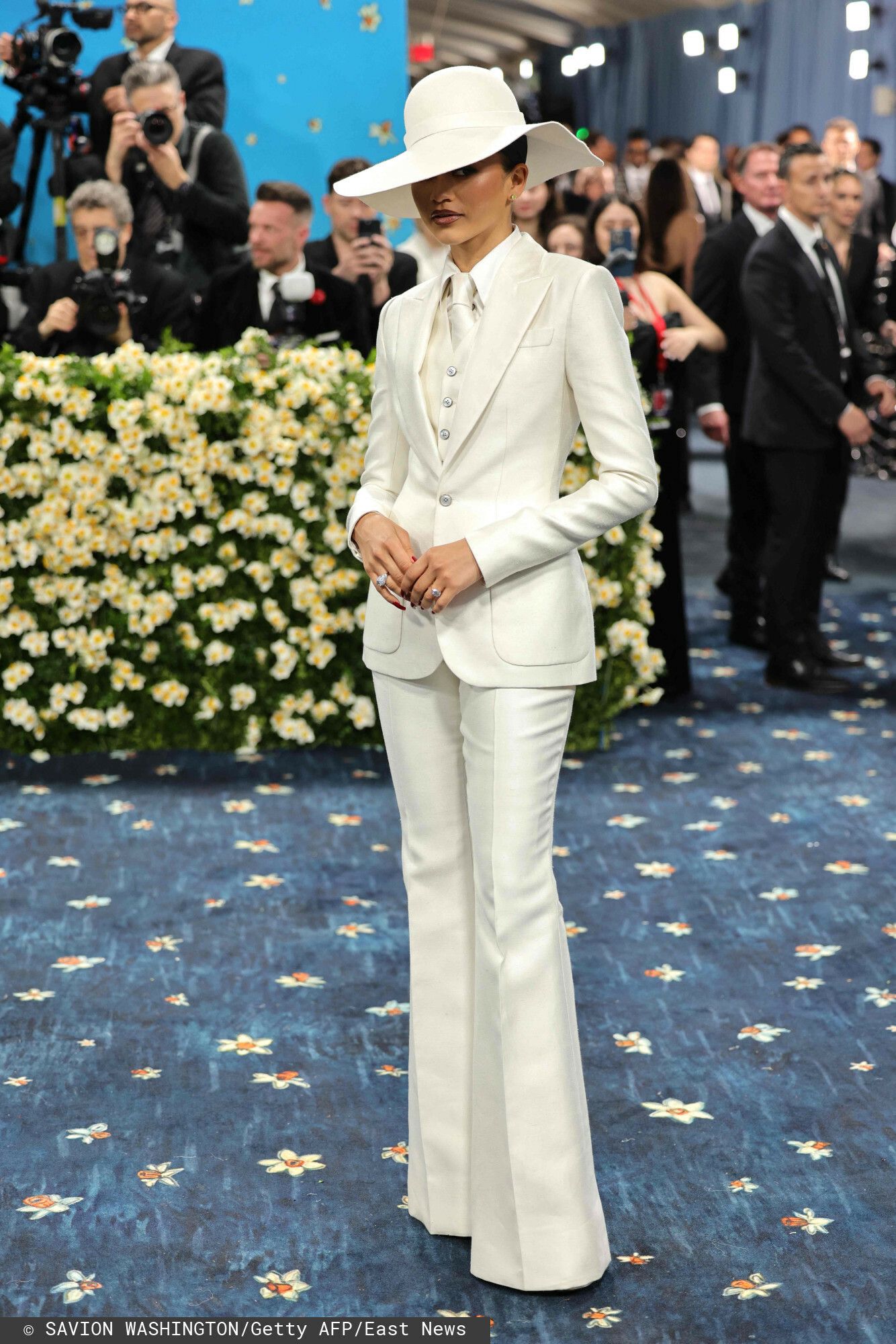 MET Gala 2025. Kreacje gwiazd: Miley Cyrus, Dua Lipa, Sabrina Carpenter i wiele innych