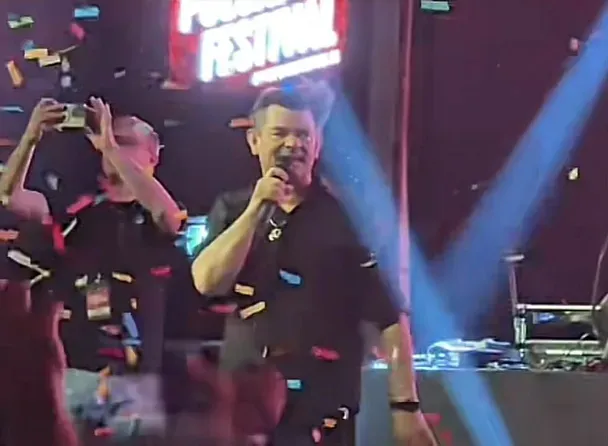 Wpadka na koncercie Martyniuka. Maszyna buchnęła w twarz muzyka