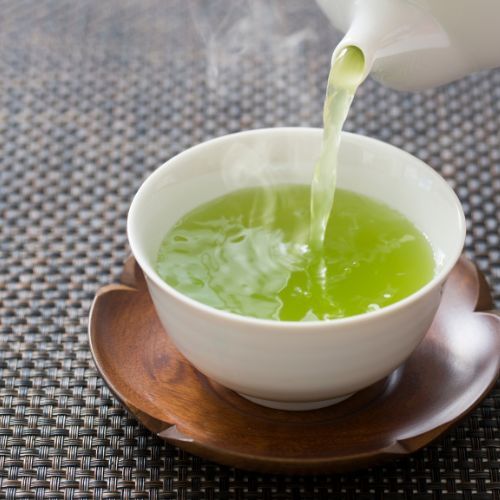 Zaparz, wlej do miski i zanurz stopy. 20 minut i poczujesz błogą ulgę