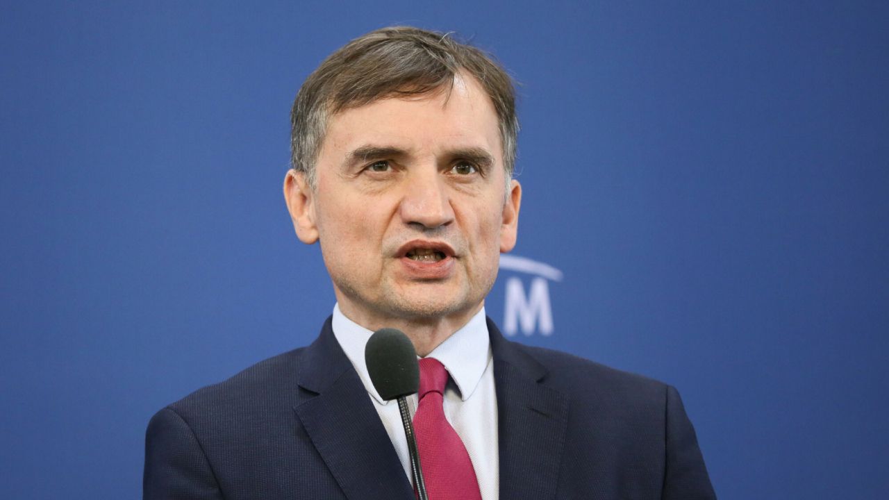 Pościg w toku, a Ziobro nagle gotów do negocjacji. Taki układ zaproponował prokuraturze