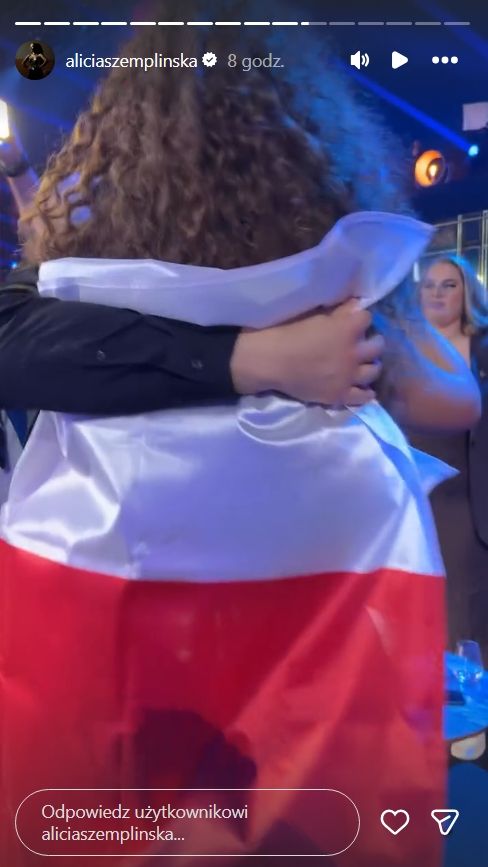 Alicja Szemplińska zeszła ze sceny i pobiegła prosto do niego. Padły dwa wymowne słowa