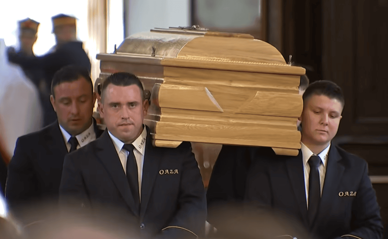 Pogrzeb Łukasza Litewki. Podczas wniesienia trumny rozległy się poruszające okrzyki