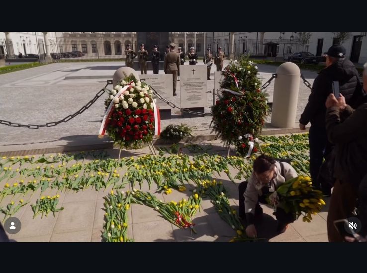 Ten wyjątkowy gest Karola Nawrockiego wyciska łzy z oczu. Nawet żółte tulipany przyniósł