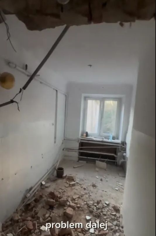 Doszczętnie zdemolowane mieszkanie gwiazdy "Na dobre i na złe". W takich warunkach nie da się mieszkać