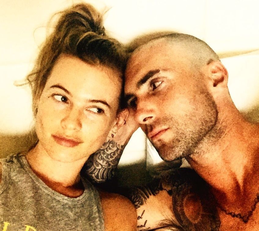 Co się stało z jego twarzą? Znany muzyk pojawił się na imprezie, a fani go nie poznali