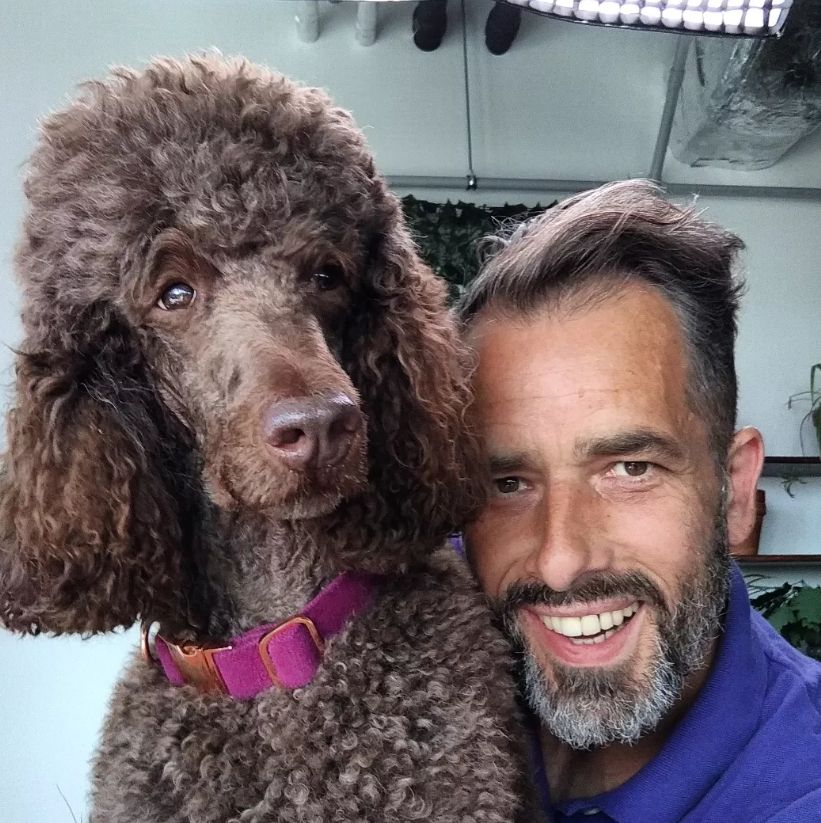 Głośno było o jego romansie z Frytką. Ken z "Big Brothera" ma 50 lat i bardzo się zmienił