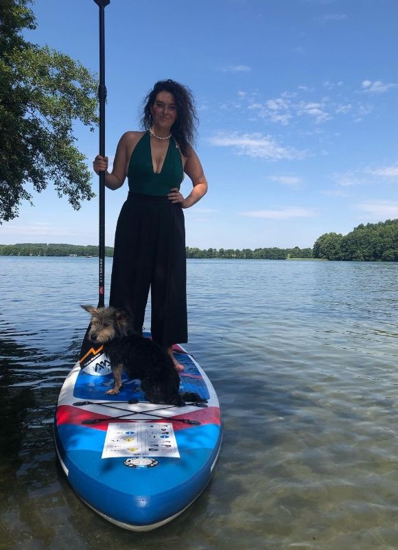 Nawet niektórzy fani nie mają pojęcia, jak wygląda córka Ewy Kasprzyk. Przeszła nieprawdopodobną metamorfozę. Robi wrażenie!