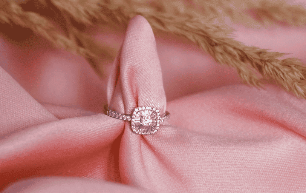 kształty pierścionków zaręczynowych