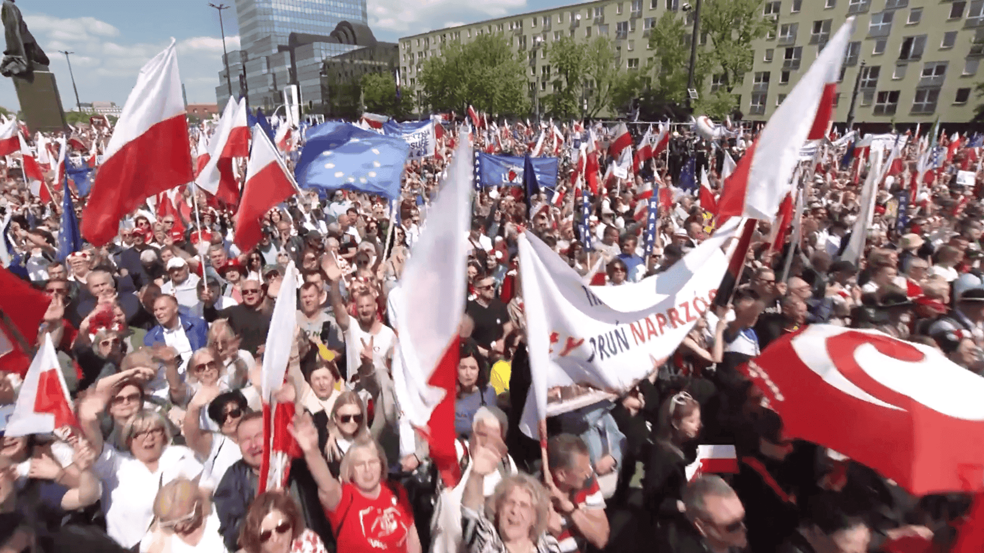 Dominika Chorosińska z rodziną na marszu Nawrockiego. W sieci pojawiła się obfita relacja