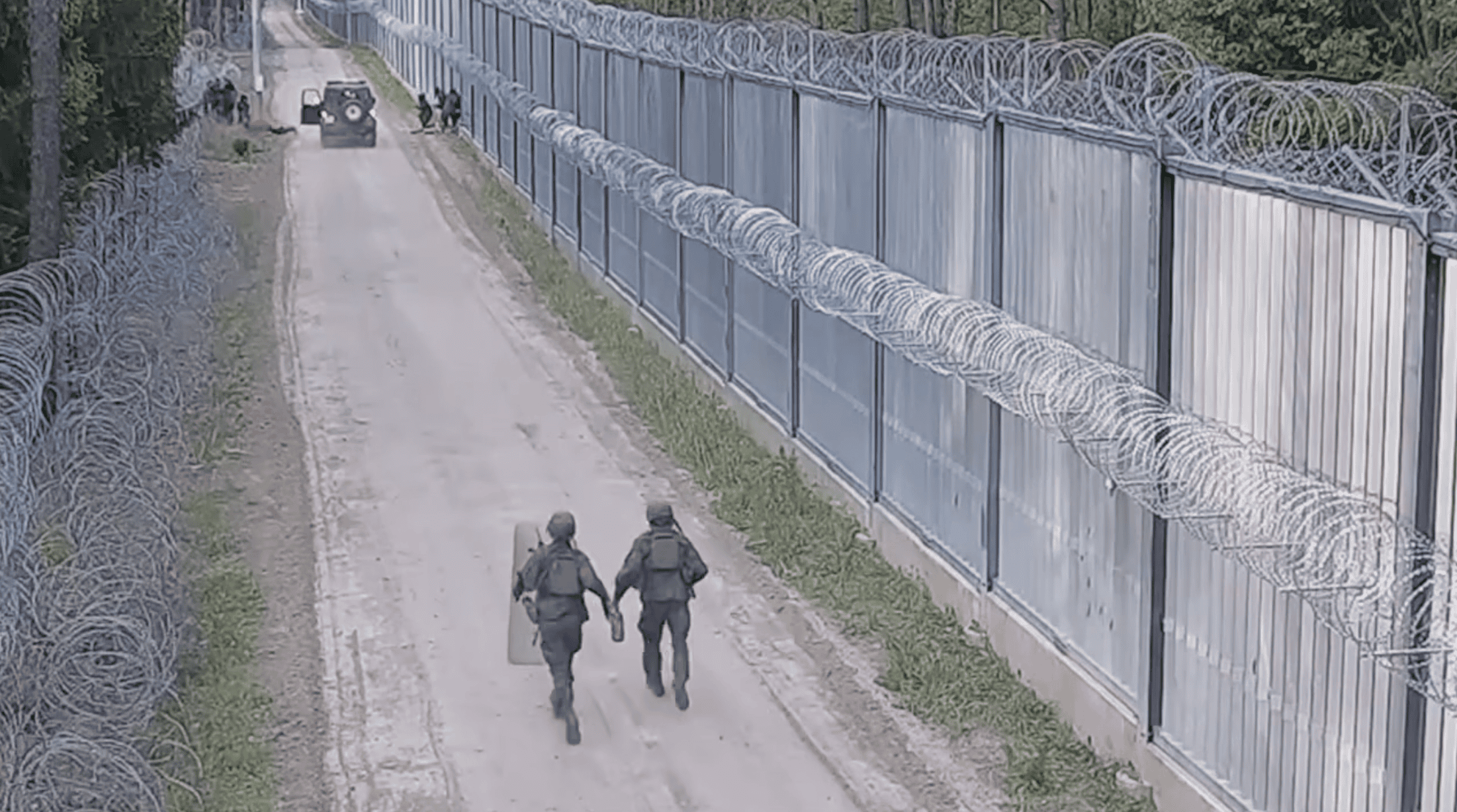 Niepokojące nagranie z polsko - białoruskiej granicy. Zaatakowano straż graniczną