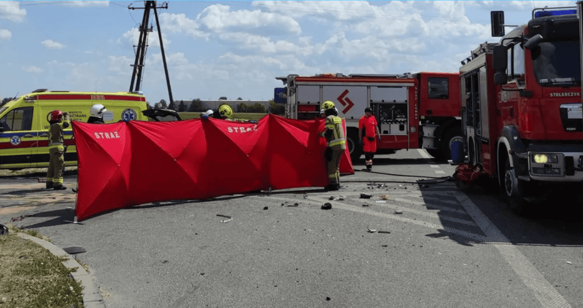 Rodzinna tragedia na polskiej trasie, nie żyje matka, dzieci walczą o życie. W akcji wszystkie służby