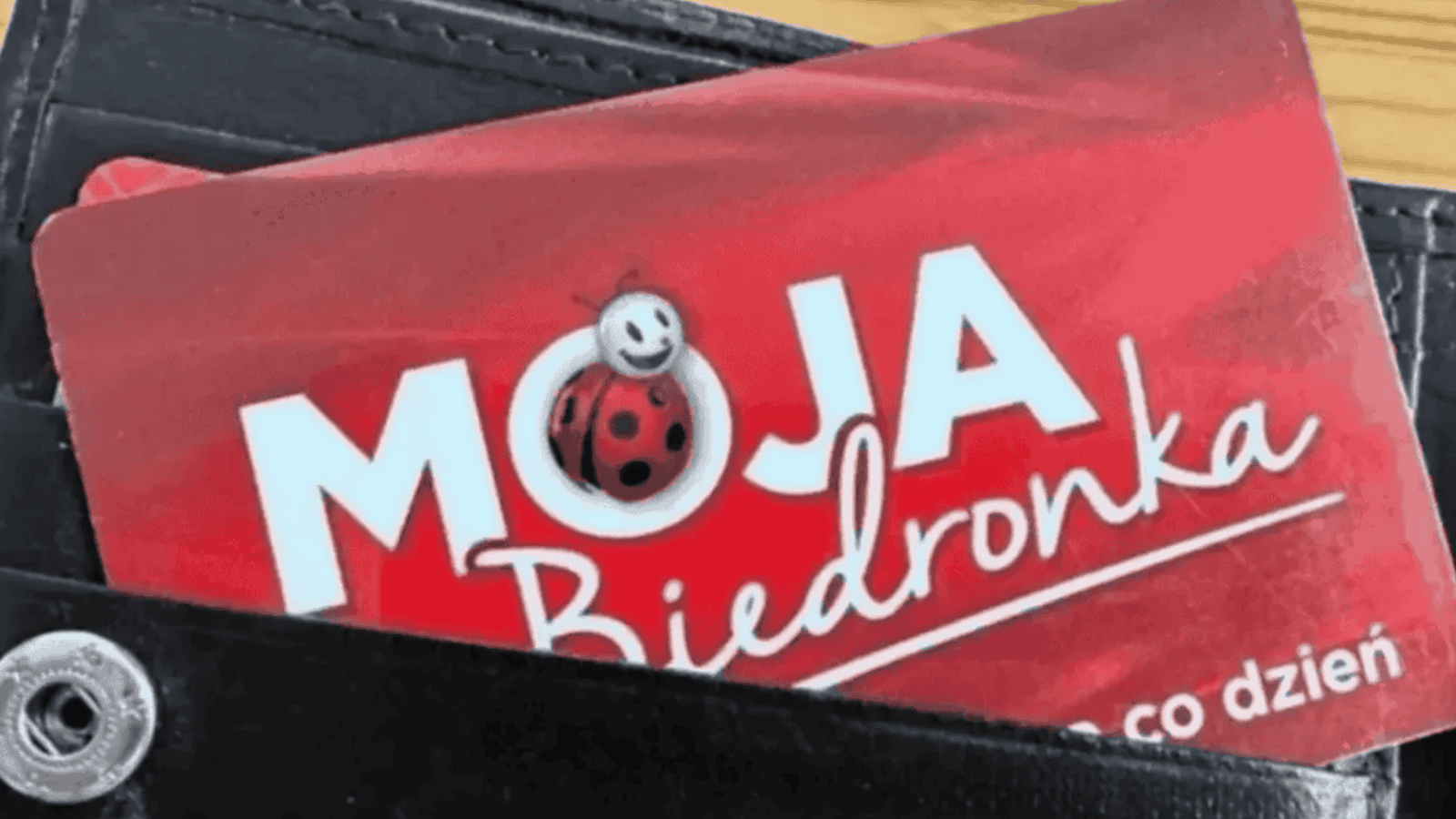 Ważne wieści dla posiadaczy karty “Moja Biedronka”. W tym wypadku trzeba wyrobić ją na nowo