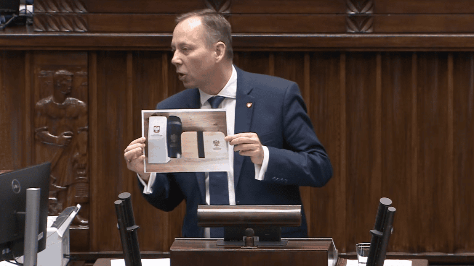 Awantura podczas posiedzenia Sejmu. Konwiński pokazał zdjęcia, rozległy się krzyki