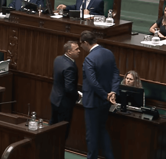 Awantura w Sejmie. Po słowach polityka PiS doszło do spięcia, poseł KO ruszył na mównicę