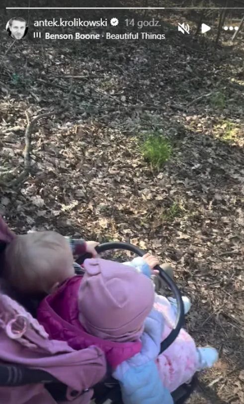 Królikowski po długim czasie pokazał partnerkę i córkę. W mediach burza rozwodowa, a on tak się bawi