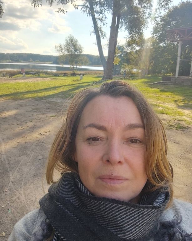 Była gwiazdą serialu "Adam i Ewa" później zniknęła. Po 26 latach wraca. Tak dzisiaj wygląda