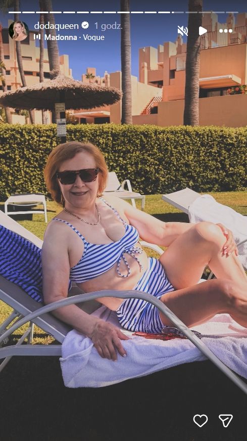 Doda w skąpym bikini, ale to jej mama kradnie show. Wanda ma obłędną figurę