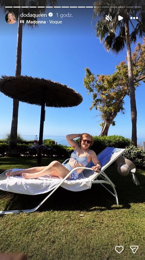 Doda w skąpym bikini, ale to jej mama kradnie show. Wanda ma obłędną figurę