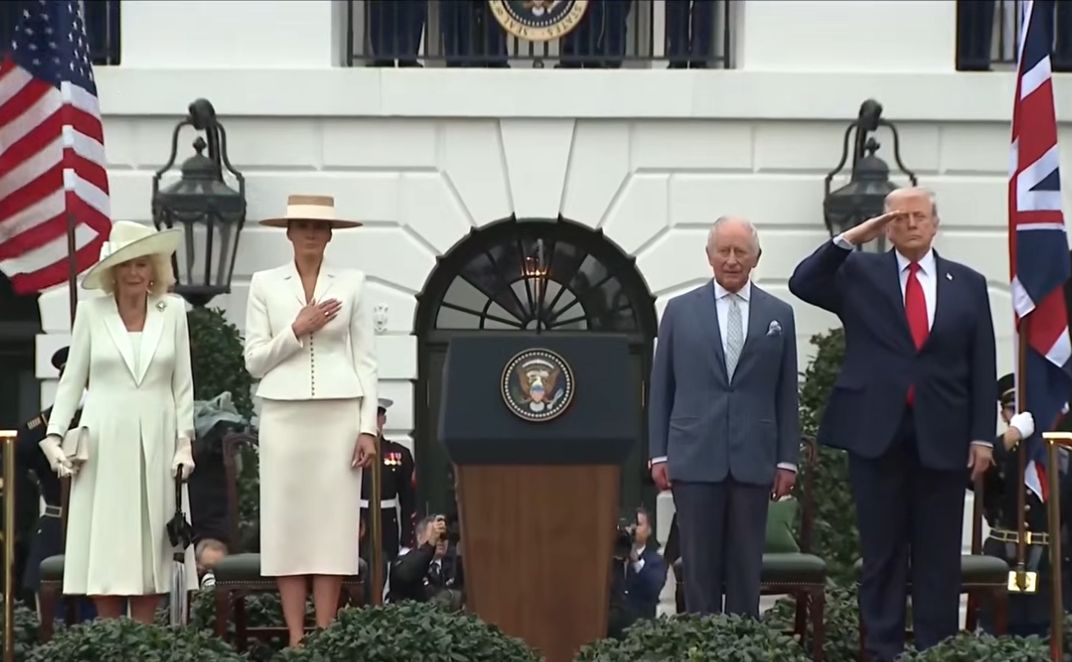 Wystarczyło, że Trump otworzył buzię, a król Karol i Camilla zaczęli się śmiać. Ale wypalił!